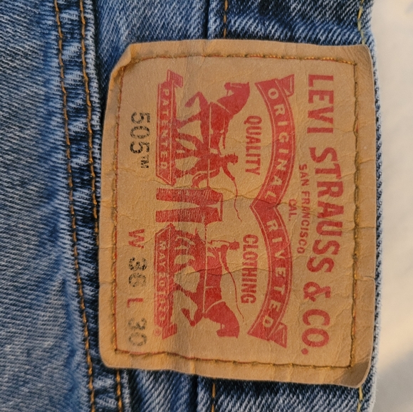 Medium Wash 505 Levi Jeans 36 x 30 - Picture 3 of 7
